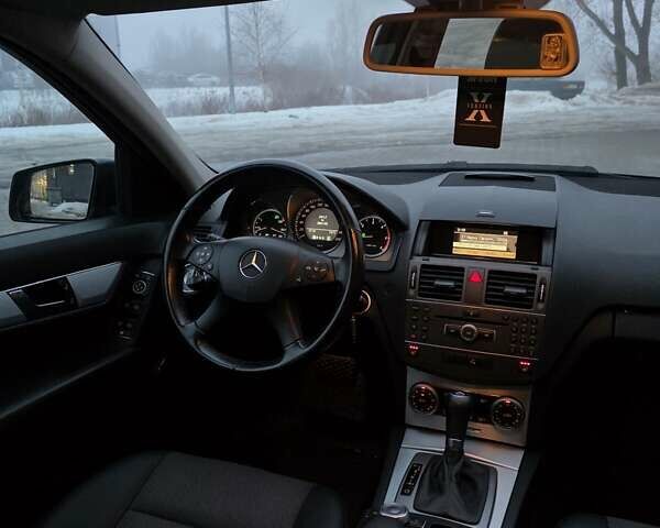 Черный Мерседес Ц-Класс, объемом двигателя 2.2 л и пробегом 286 тыс. км за 8400 $, фото 43 на Automoto.ua