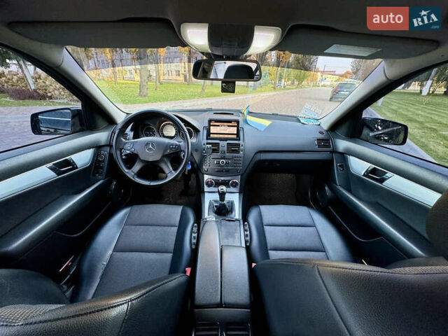 Чорний Мерседес Ц-Клас, об'ємом двигуна 2.2 л та пробігом 295 тис. км за 10200 $, фото 4 на Automoto.ua