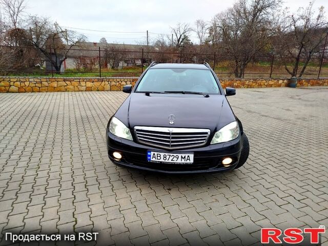 Черный Мерседес Ц-Класс, объемом двигателя 2.1 л и пробегом 305 тыс. км за 8800 $, фото 1 на Automoto.ua