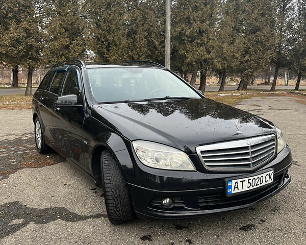 Черный Мерседес Ц-Класс, объемом двигателя 2.14 л и пробегом 320 тыс. км за 10500 $, фото 1 на Automoto.ua