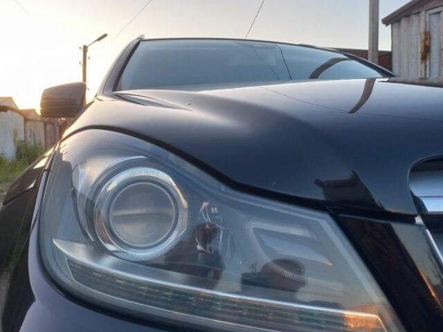 Черный Мерседес Ц-Класс, объемом двигателя 2.1 л и пробегом 328 тыс. км за 10000 $, фото 8 на Automoto.ua