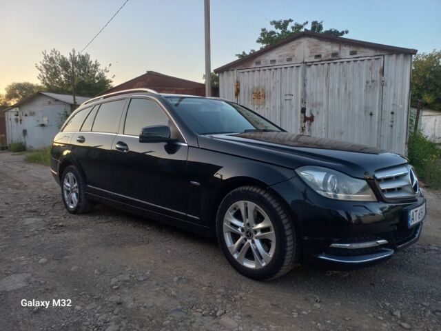 Черный Мерседес Ц-Класс, объемом двигателя 2.1 л и пробегом 328 тыс. км за 10000 $, фото 13 на Automoto.ua