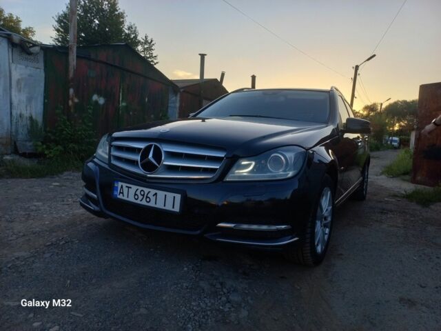 Черный Мерседес Ц-Класс, объемом двигателя 2.1 л и пробегом 328 тыс. км за 10000 $, фото 9 на Automoto.ua