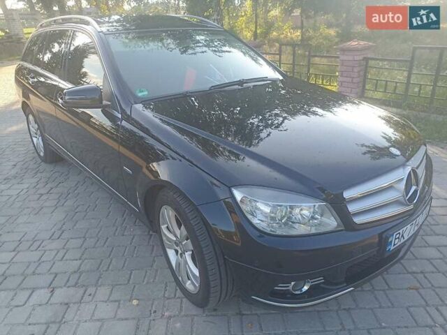 Черный Мерседес Ц-Класс, объемом двигателя 2.15 л и пробегом 365 тыс. км за 8650 $, фото 13 на Automoto.ua
