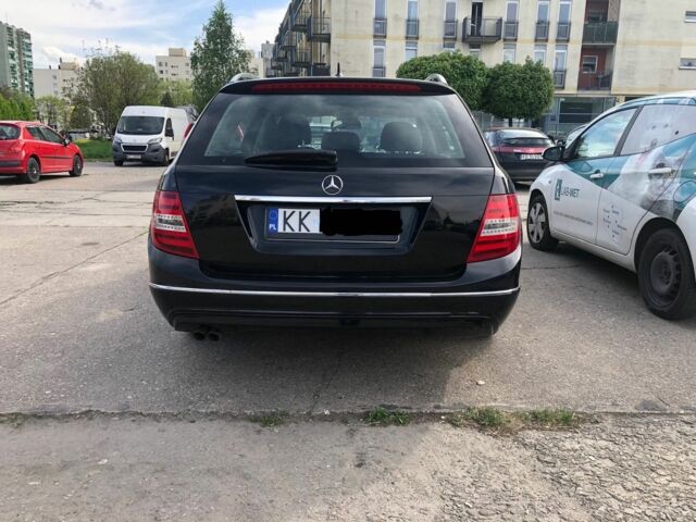 Черный Мерседес Ц-Класс, объемом двигателя 2.1 л и пробегом 165 тыс. км за 9449 $, фото 3 на Automoto.ua