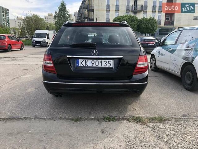 Черный Мерседес Ц-Класс, объемом двигателя 2.2 л и пробегом 165 тыс. км за 9459 $, фото 3 на Automoto.ua