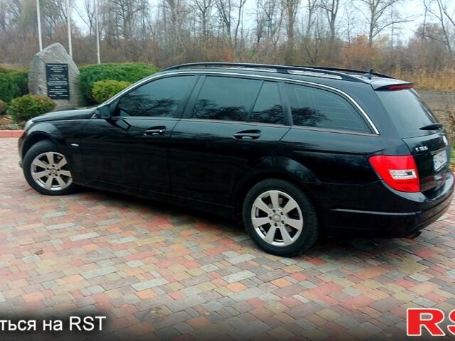 Черный Мерседес Ц-Класс, объемом двигателя 1.8 л и пробегом 250 тыс. км за 9300 $, фото 3 на Automoto.ua