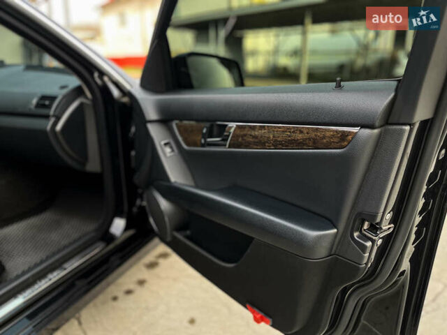Чорний Мерседес Ц-Клас, об'ємом двигуна 2.14 л та пробігом 333 тис. км за 10650 $, фото 21 на Automoto.ua