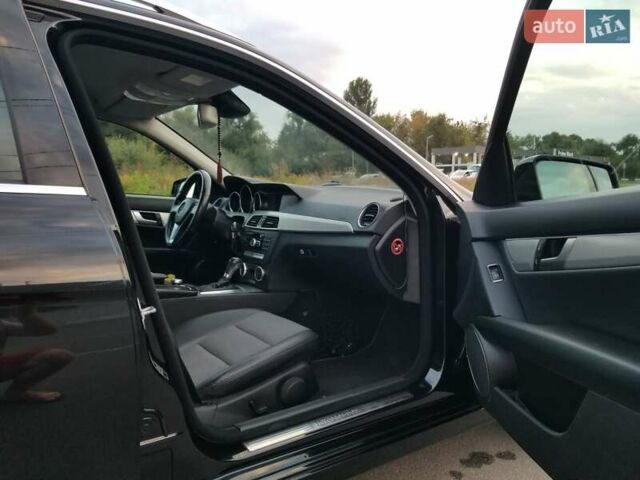 Черный Мерседес Ц-Класс, объемом двигателя 2.2 л и пробегом 382 тыс. км за 11500 $, фото 8 на Automoto.ua