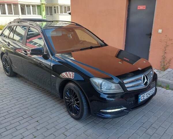 Черный Мерседес Ц-Класс, объемом двигателя 2.14 л и пробегом 300 тыс. км за 9000 $, фото 1 на Automoto.ua