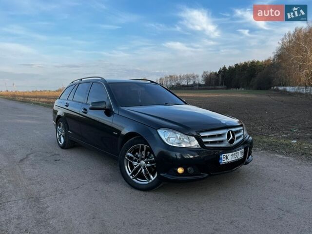 Черный Мерседес Ц-Класс, объемом двигателя 2.14 л и пробегом 382 тыс. км за 10400 $, фото 7 на Automoto.ua