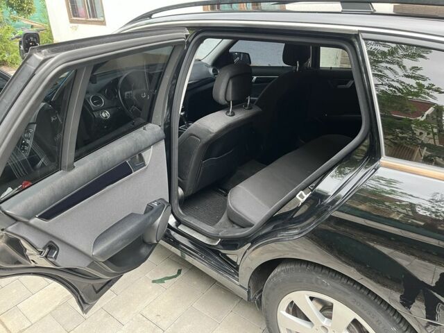 Чорний Мерседес Ц-Клас, об'ємом двигуна 2.1 л та пробігом 290 тис. км за 10500 $, фото 5 на Automoto.ua