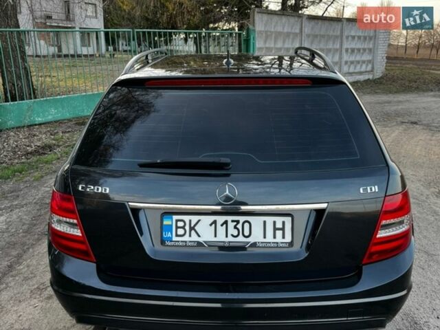 Черный Мерседес Ц-Класс, объемом двигателя 2.14 л и пробегом 382 тыс. км за 10400 $, фото 12 на Automoto.ua