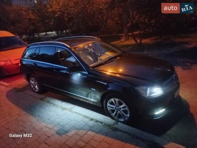 Черный Мерседес Ц-Класс, объемом двигателя 2.14 л и пробегом 328 тыс. км за 10500 $, фото 3 на Automoto.ua