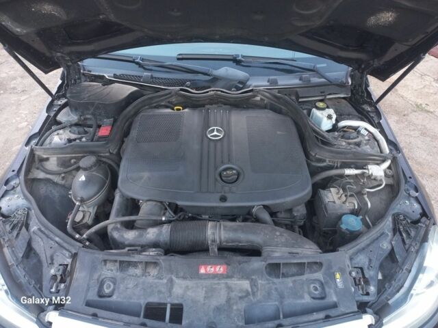 Черный Мерседес Ц-Класс, объемом двигателя 2.1 л и пробегом 328 тыс. км за 10000 $, фото 20 на Automoto.ua