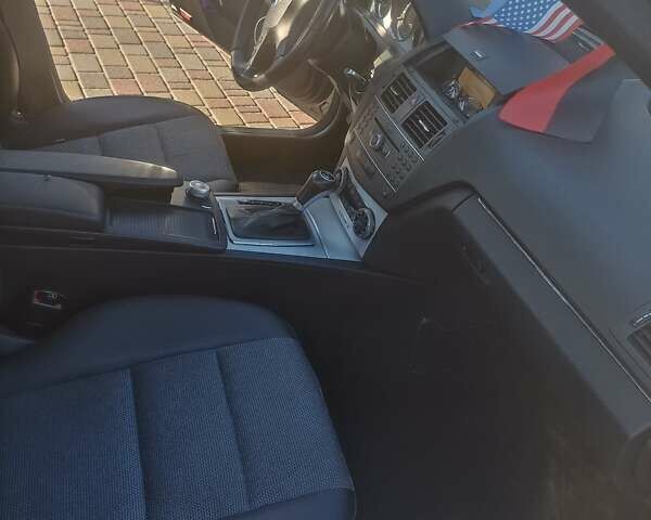 Черный Мерседес Ц-Класс, объемом двигателя 2.15 л и пробегом 365 тыс. км за 8650 $, фото 32 на Automoto.ua