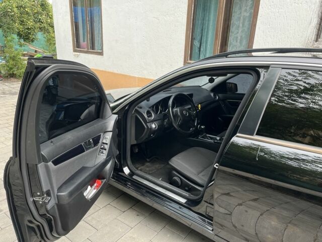 Чорний Мерседес Ц-Клас, об'ємом двигуна 2.1 л та пробігом 290 тис. км за 10500 $, фото 4 на Automoto.ua