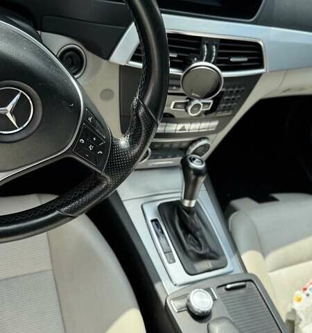 Чорний Мерседес Ц-Клас, об'ємом двигуна 2.14 л та пробігом 286 тис. км за 11500 $, фото 1 на Automoto.ua