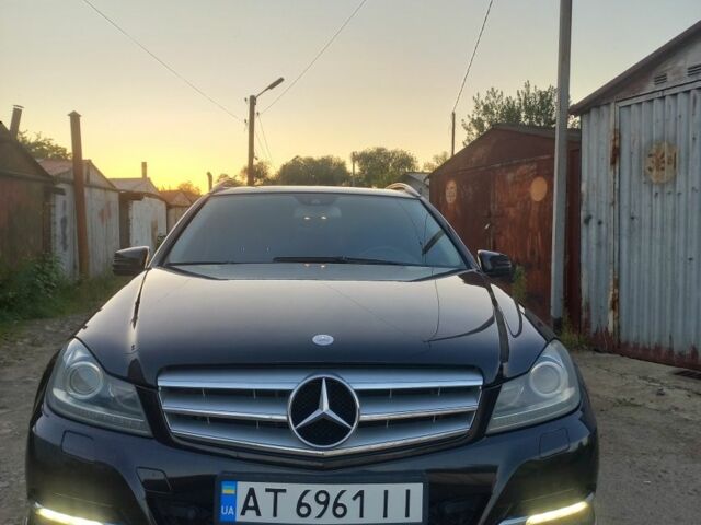 Черный Мерседес Ц-Класс, объемом двигателя 2.1 л и пробегом 328 тыс. км за 10000 $, фото 6 на Automoto.ua