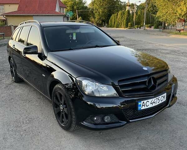 Чорний Мерседес Ц-Клас, об'ємом двигуна 2.14 л та пробігом 316 тис. км за 11700 $, фото 11 на Automoto.ua