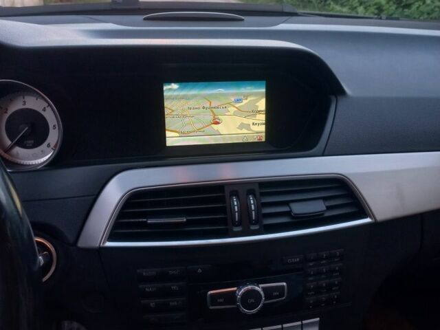 Черный Мерседес Ц-Класс, объемом двигателя 2.1 л и пробегом 328 тыс. км за 10000 $, фото 19 на Automoto.ua