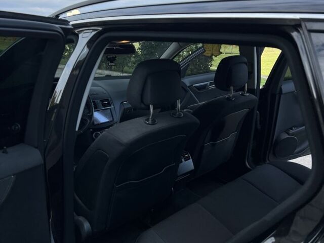 Черный Мерседес Ц-Класс, объемом двигателя 1.8 л и пробегом 135 тыс. км за 9500 $, фото 11 на Automoto.ua