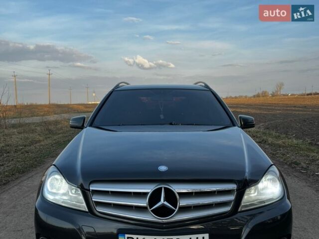 Черный Мерседес Ц-Класс, объемом двигателя 2.14 л и пробегом 382 тыс. км за 10400 $, фото 8 на Automoto.ua