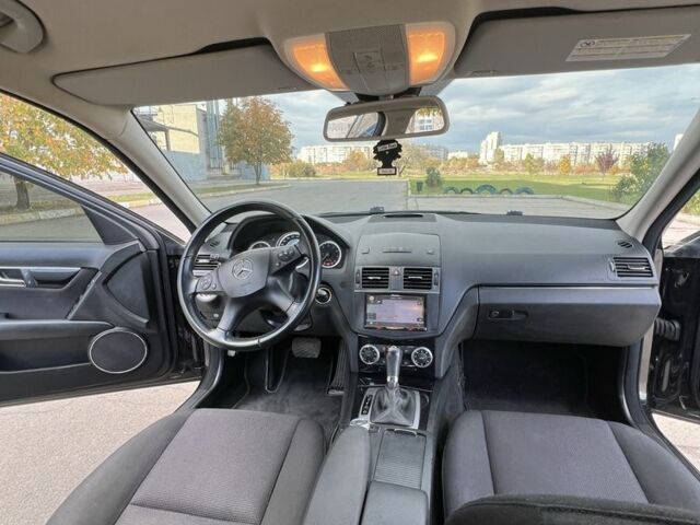 Черный Мерседес Ц-Класс, объемом двигателя 1.8 л и пробегом 135 тыс. км за 9500 $, фото 7 на Automoto.ua