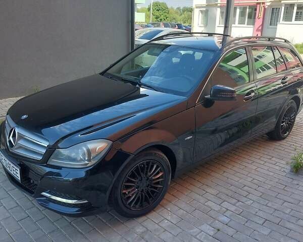 Черный Мерседес Ц-Класс, объемом двигателя 2.14 л и пробегом 300 тыс. км за 9000 $, фото 6 на Automoto.ua