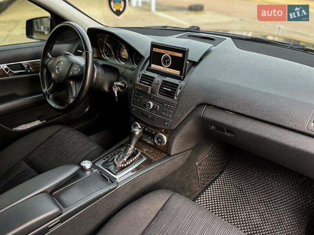 Чорний Мерседес Ц-Клас, об'ємом двигуна 2.14 л та пробігом 333 тис. км за 10650 $, фото 24 на Automoto.ua