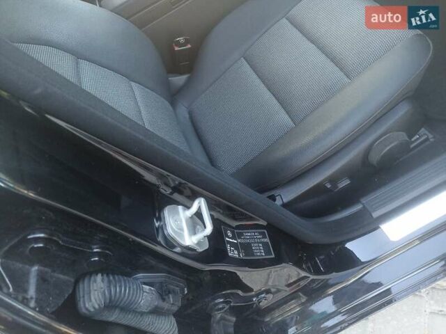 Черный Мерседес Ц-Класс, объемом двигателя 2.15 л и пробегом 365 тыс. км за 8650 $, фото 2 на Automoto.ua