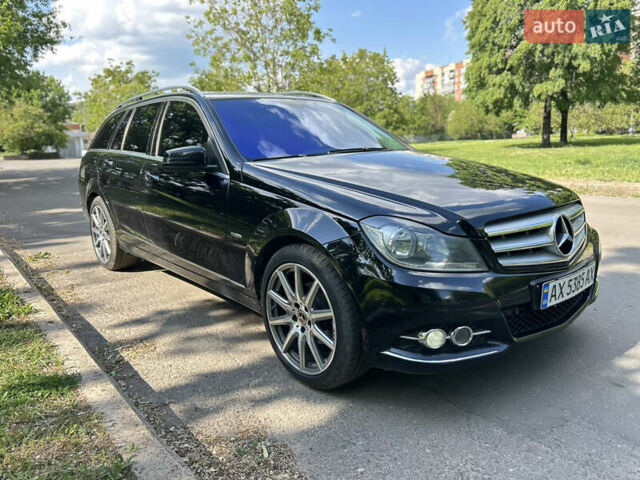Черный Мерседес Ц-Класс, объемом двигателя 2.2 л и пробегом 300 тыс. км за 9200 $, фото 1 на Automoto.ua