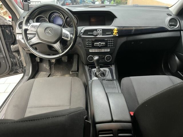 Чорний Мерседес Ц-Клас, об'ємом двигуна 2.1 л та пробігом 290 тис. км за 10500 $, фото 6 на Automoto.ua