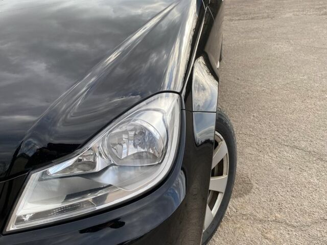 Черный Мерседес Ц-Класс, объемом двигателя 2.1 л и пробегом 380 тыс. км за 10300 $, фото 10 на Automoto.ua