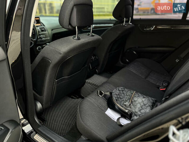 Чорний Мерседес Ц-Клас, об'ємом двигуна 2.14 л та пробігом 333 тис. км за 10650 $, фото 18 на Automoto.ua