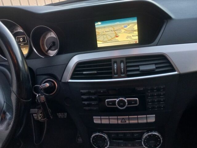 Черный Мерседес Ц-Класс, объемом двигателя 2.1 л и пробегом 328 тыс. км за 10000 $, фото 16 на Automoto.ua