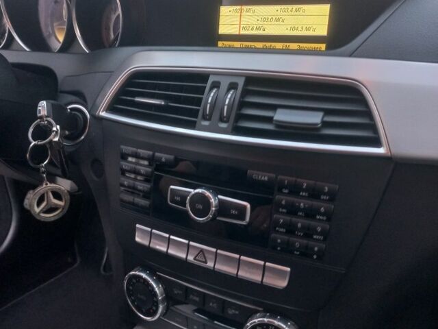 Черный Мерседес Ц-Класс, объемом двигателя 2.1 л и пробегом 328 тыс. км за 10000 $, фото 18 на Automoto.ua