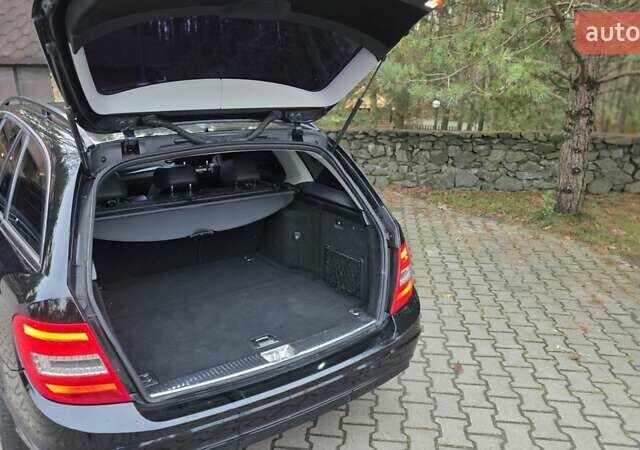 Чорний Мерседес Ц-Клас, об'ємом двигуна 2.14 л та пробігом 260 тис. км за 9700 $, фото 5 на Automoto.ua