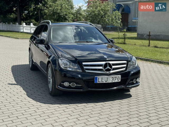 Черный Мерседес Ц-Класс, объемом двигателя 2.2 л и пробегом 289 тыс. км за 9900 $, фото 4 на Automoto.ua