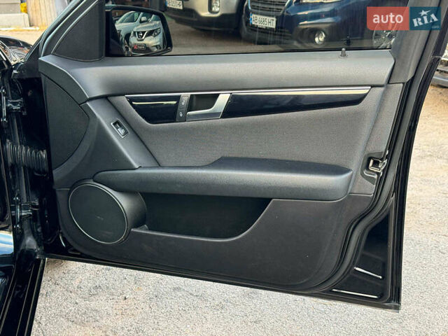 Чорний Мерседес Ц-Клас, об'ємом двигуна 2.2 л та пробігом 240 тис. км за 10000 $, фото 20 на Automoto.ua