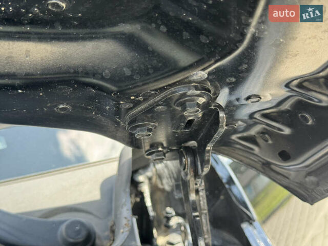 Черный Мерседес Ц-Класс, объемом двигателя 2.2 л и пробегом 289 тыс. км за 9900 $, фото 70 на Automoto.ua