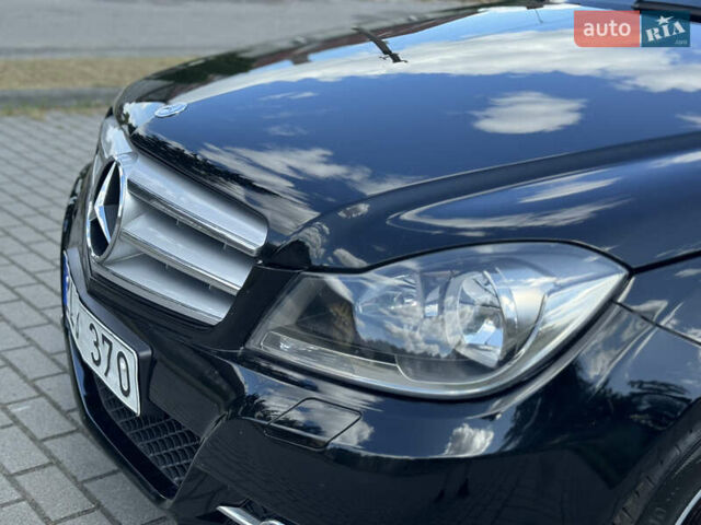 Чорний Мерседес Ц-Клас, об'ємом двигуна 2.2 л та пробігом 289 тис. км за 10950 $, фото 28 на Automoto.ua