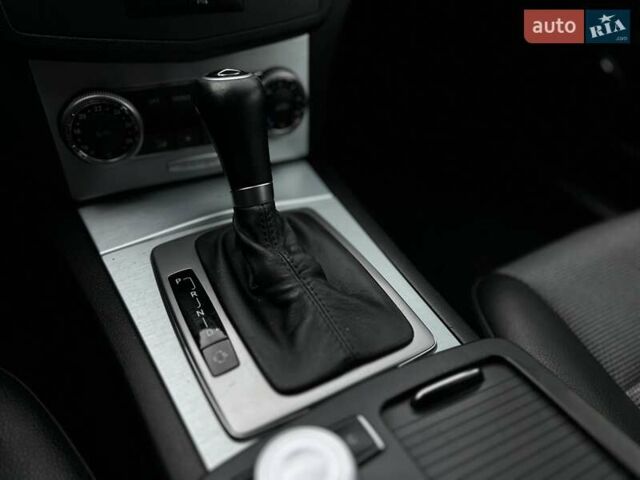 Черный Мерседес Ц-Класс, объемом двигателя 2.2 л и пробегом 245 тыс. км за 10200 $, фото 15 на Automoto.ua