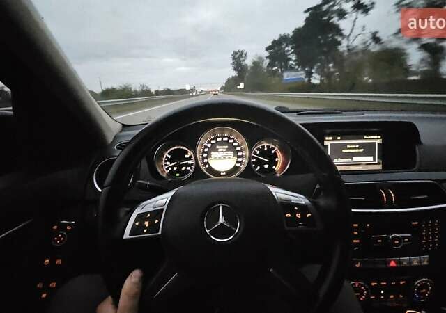 Черный Мерседес Ц-Класс, объемом двигателя 2.14 л и пробегом 260 тыс. км за 13000 $, фото 8 на Automoto.ua