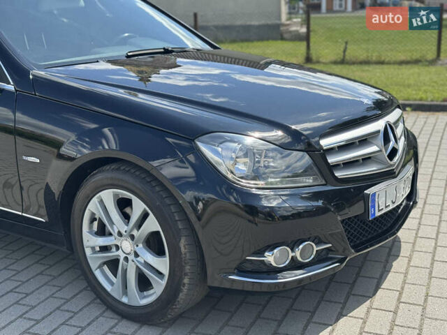Чорний Мерседес Ц-Клас, об'ємом двигуна 2.2 л та пробігом 289 тис. км за 10950 $, фото 19 на Automoto.ua