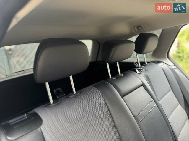 Черный Мерседес Ц-Класс, объемом двигателя 2.2 л и пробегом 289 тыс. км за 9900 $, фото 59 на Automoto.ua