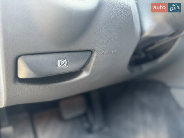 Чорний Мерседес Ц-Клас, об'ємом двигуна 2.2 л та пробігом 289 тис. км за 10950 $, фото 42 на Automoto.ua