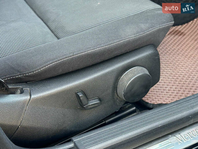 Чорний Мерседес Ц-Клас, об'ємом двигуна 2.2 л та пробігом 240 тис. км за 10000 $, фото 21 на Automoto.ua