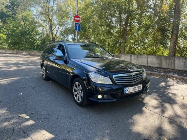 Черный Мерседес Ц-Класс, объемом двигателя 2.1 л и пробегом 450 тыс. км за 10500 $, фото 1 на Automoto.ua