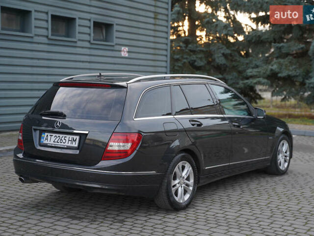 Черный Мерседес Ц-Класс, объемом двигателя 2.2 л и пробегом 357 тыс. км за 11250 $, фото 6 на Automoto.ua